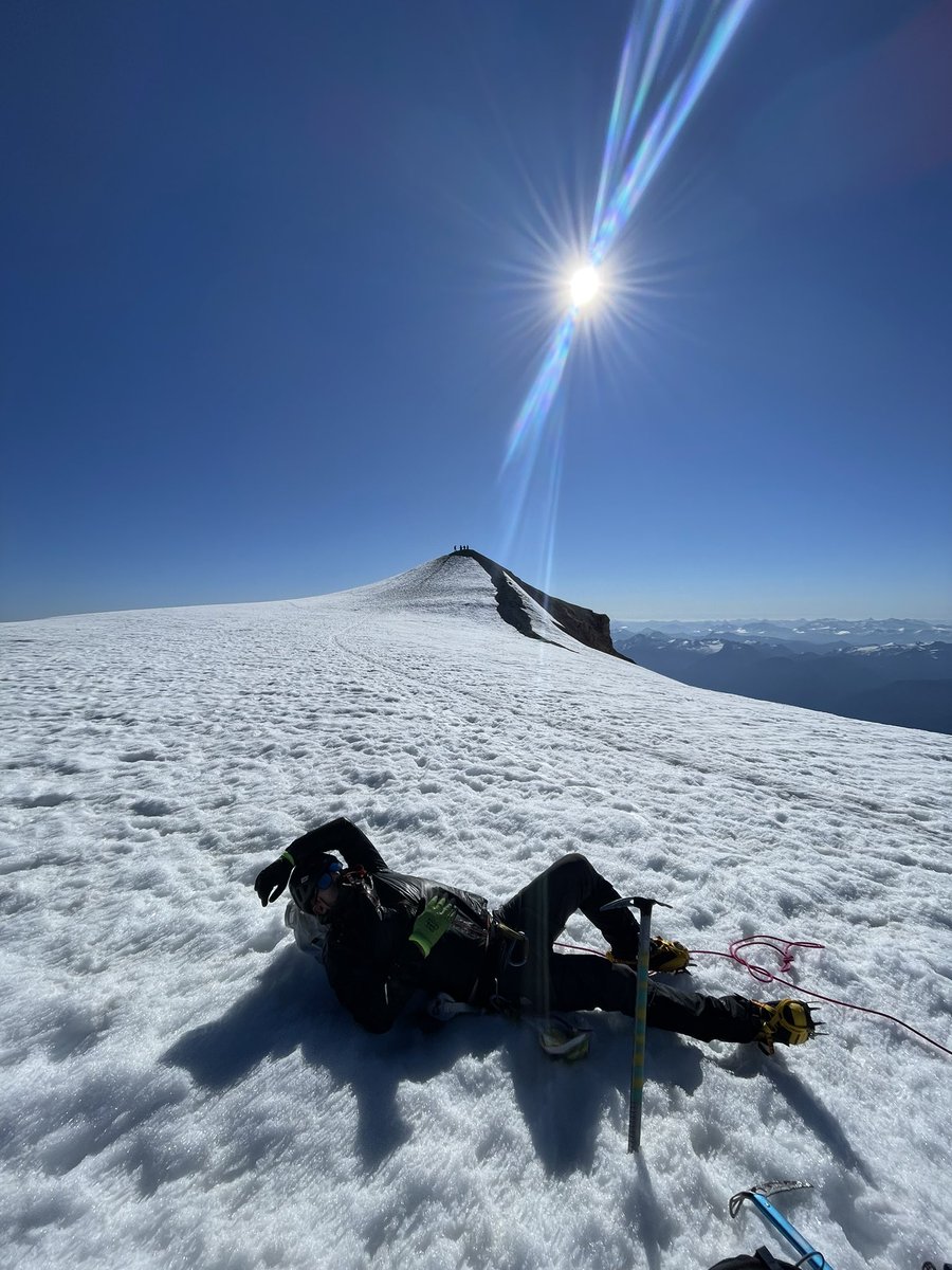 yeti_runners's tweet image. A little car to car up a volcano is always good training for an upcoming race. #Washington #pnw @waDNR @americanalpine