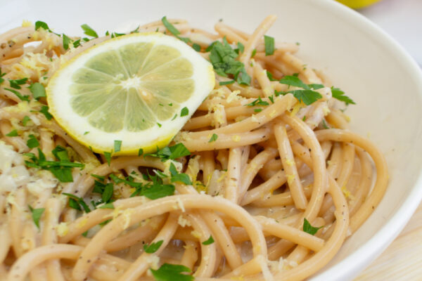 ChronicallyGF's tweet image. Enjoy the vibrant zest of lemon, the creaminess of vegan feta, and the perfect texture of gluten free pasta all in one harmonious dish. 🍋

Get the recipe here ➡️ bit.ly/VeganLemonFeta…