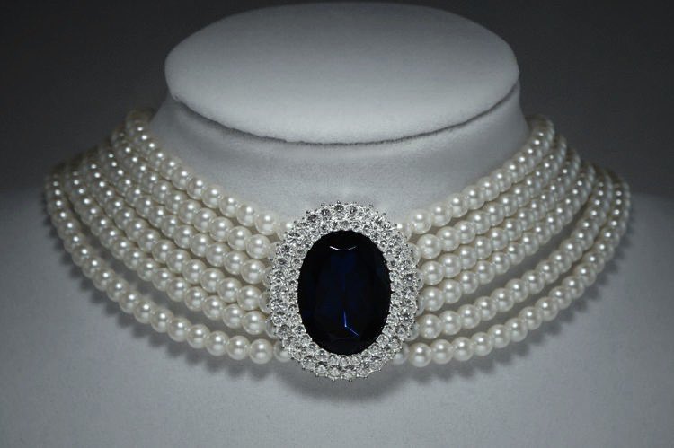 THCPAGE's tweet photo. Princess Diana Pearl Choker With Sapphire And Diamond Brooch ✨ دانة غزر بين الجواهر وحيده https://t.co/LsvTgsik2s