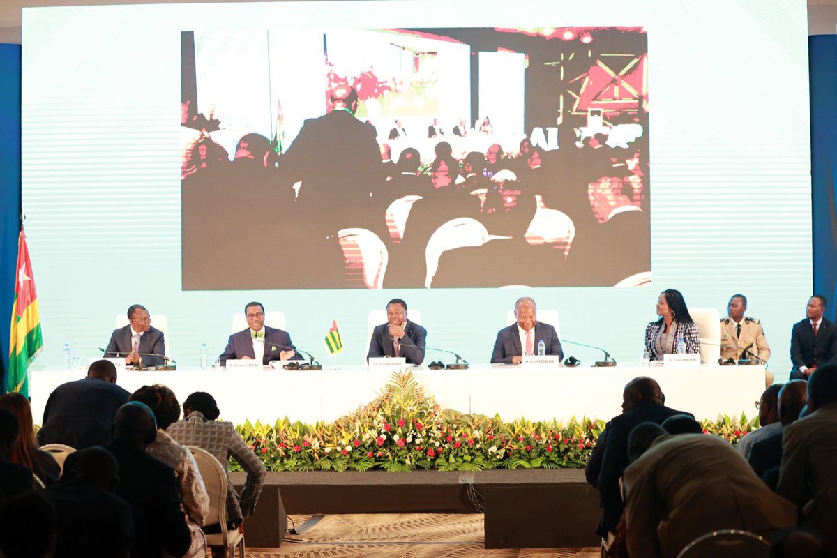 FEGnassingbe's tweet photo. « Je me réjouis du choix porté sur #Lomé pour abriter le Forum Infra For Africa et l’assemblée générale des actionnaires Africa50, ces 3 et 4 juillet 2023.

Le #Togo s’honore de son statut de terre de rencontres, d’échanges et d’opportunités, car c’est dans ces brassages que s’expriment notre aptitude à grandir ensemble et notre capacité à nous enrichir mutuellement. »

#InfraforAfricaForum
#Africa50GSM