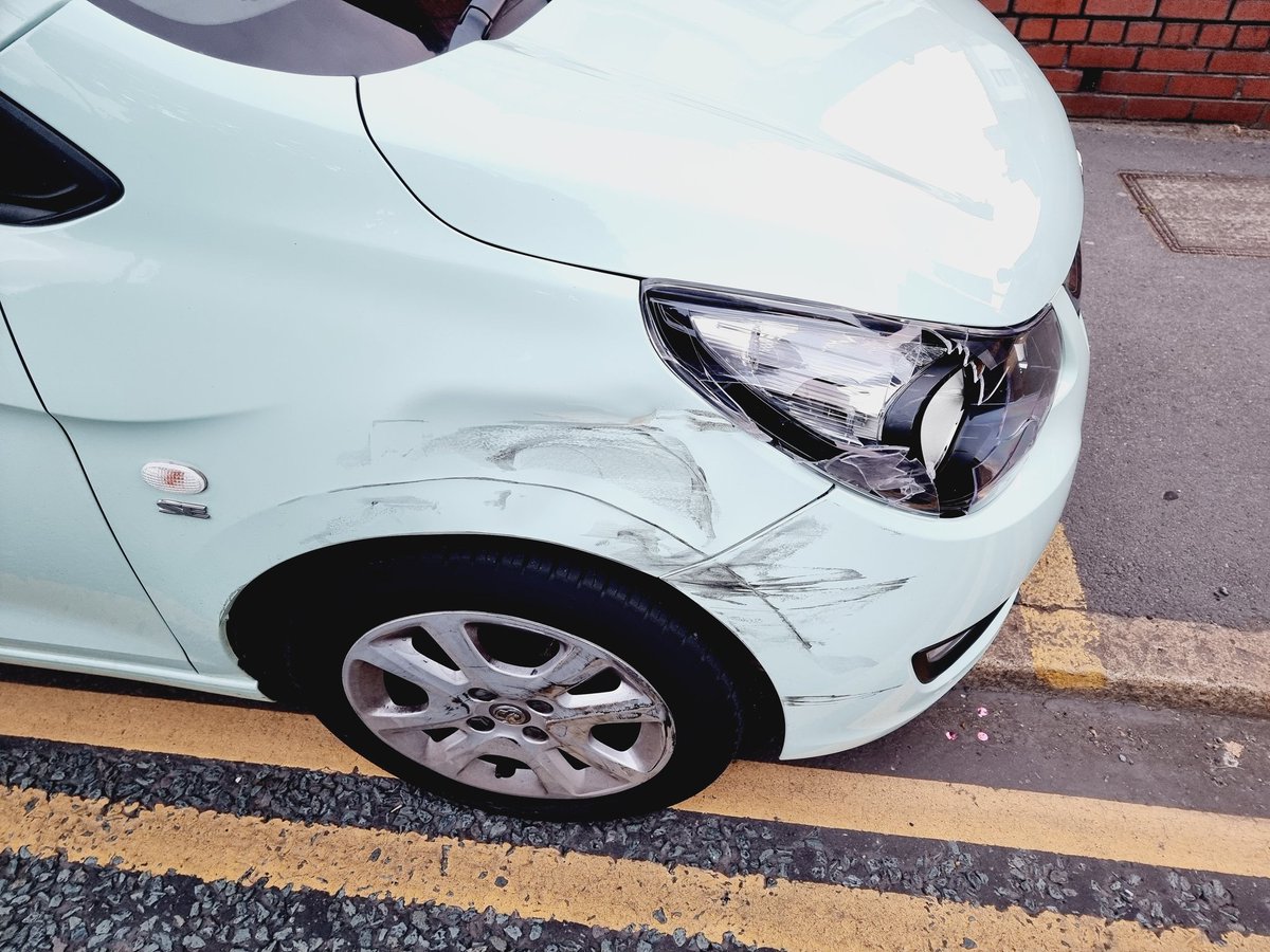 sjm249's tweet photo. @AmazonHelp had an amazon van hit my car..... not sure how I feel about a big company that you can't contact!! https://t.co/pefb3Xg6uy