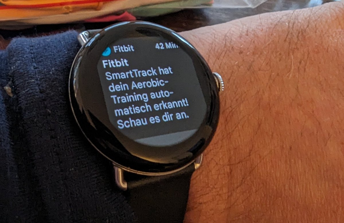Vorerst mache ich mir keine Sorgen über künstliche Intelligenz. Auch nach einem knappen Jahr Nutzung weiß Google nicht, dass ich eher keine Jane-Fonda-Ambitionen habe. (Es war toben mit #k1) #ArtificialIntelligence