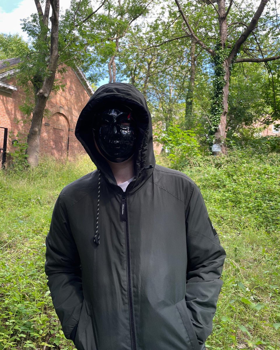 gary_rose's tweet image. Ready for a week of Y12 @PearsonBTECAppr #BTECCDMP being #onlocation experimenting with #singlecamera techniques in the “film set” outside my classroom!

They’ve prepared for Unit 10 #NetflixOriginal project by creating #preproduction for a new drama in the crime/thriller genre.
