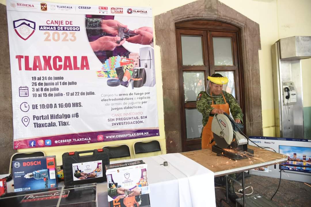 Da resultados el Programa de Canje de Armas 2023 en Tlaxcala Capital

El intercambio de armas de fuego por electrodomésticos que realiza la <a href="/SEDENAmx/">AltoMando</a>, <a href="/SSC_TLX/">SSC_Tlaxcala</a> y <a href="/TlaxcalaCiudad/">Tlaxcala Capital</a> , continúa con buena aceptación 

#TlaxcalaCapitalMásSegura
bitly.ws/Kkkr