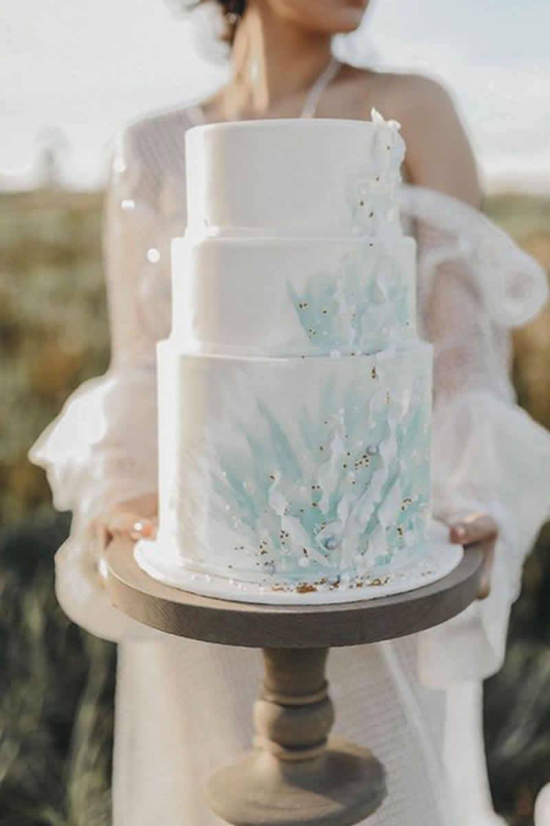 FianceeBodas's tweet photo. Pasteles de boda en tonos aqua y azul para atraer vibras tropicales a tu celebración: https://t.co/eIcKtwBnHi https://t.co/TloWHBfnJe
