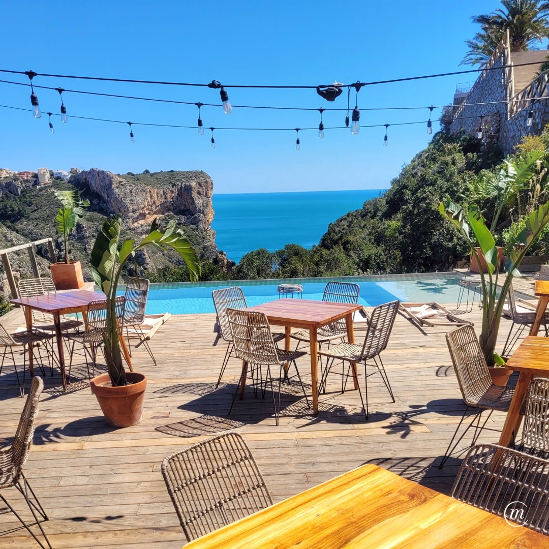 MissCircunstan's tweet photo. Levanta la mano si adoras una bonita terraza en verano 🙋💓
#placeressencillos #terraza #verano #summervibes #terracelife #outdoorliving #summerfun #patioseason #terrazasconencanto #benitatxell #costablanca #Alicante #calamoraig #moraig #dreamseamediterranean https://t.co/Vo6SEUop00