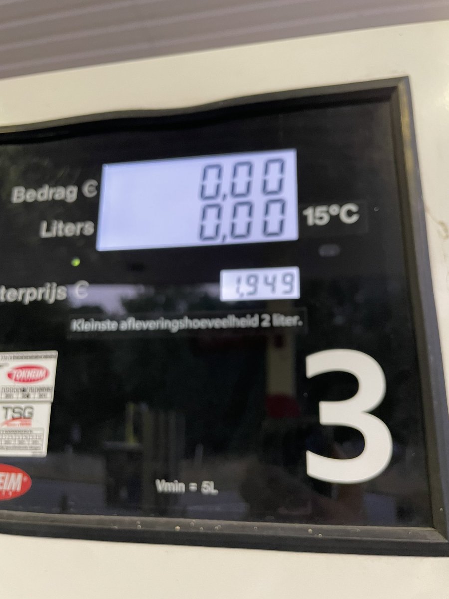 _035_Luke's tweet photo. @Esso_NL volgens mij gaat hier iets fout?
Expres omgereden krijg je dit .. https://t.co/9WncUMMNo0