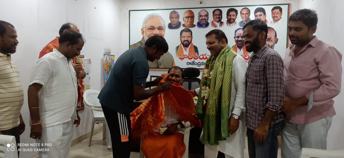 TeamSridharanna's tweet photo. #Today's #GuruPurnima2023 #rajendranagar #modijisarkar @BJP4India #news #NewsBreak #TeluguNews #Hyderabad #NewsUpdates @BJP4Telangana @bandisanjay_bjp @drlaxmanbjp @blsanthosh @sunilbansalbjp @Yendala4BJP @tarunchughbjp @kishanreddybjp @aruna_dk @RaghunandanraoM @Eatala_Rajender https://t.co/AiW9o6Pfop