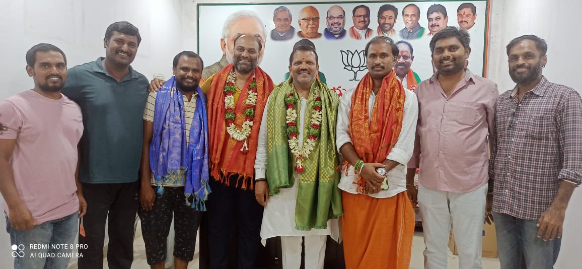 TeamSridharanna's tweet photo. #Today's #GuruPurnima2023 #rajendranagar #modijisarkar @BJP4India #news #NewsBreak #TeluguNews #Hyderabad #NewsUpdates @BJP4Telangana @bandisanjay_bjp @drlaxmanbjp @blsanthosh @sunilbansalbjp @Yendala4BJP @tarunchughbjp @kishanreddybjp @aruna_dk @RaghunandanraoM @Eatala_Rajender https://t.co/AiW9o6Pfop