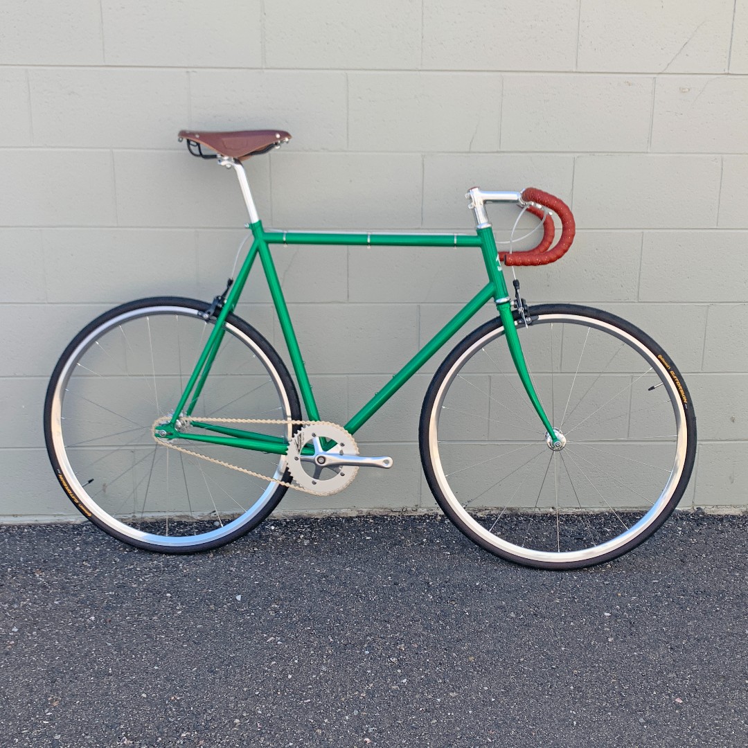 wabicycles's tweet photo. Did someone say brighten up your Monday? This custom color Illusion Apple Sugar Classic: "Hold my beer."
#wabicycles #singlespeed #fixed #trackbike #fixedgear #fixedgearbike #fixedgearlife #reynolds725 #sugino #suginomessenger #brooksB17 #brookssaddles #sramforce #jagwire https://t.co/LmGq79Fq9T