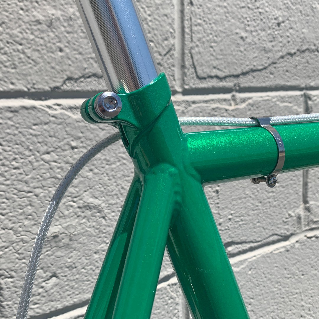 wabicycles's tweet photo. Did someone say brighten up your Monday? This custom color Illusion Apple Sugar Classic: "Hold my beer."
#wabicycles #singlespeed #fixed #trackbike #fixedgear #fixedgearbike #fixedgearlife #reynolds725 #sugino #suginomessenger #brooksB17 #brookssaddles #sramforce #jagwire https://t.co/LmGq79Fq9T
