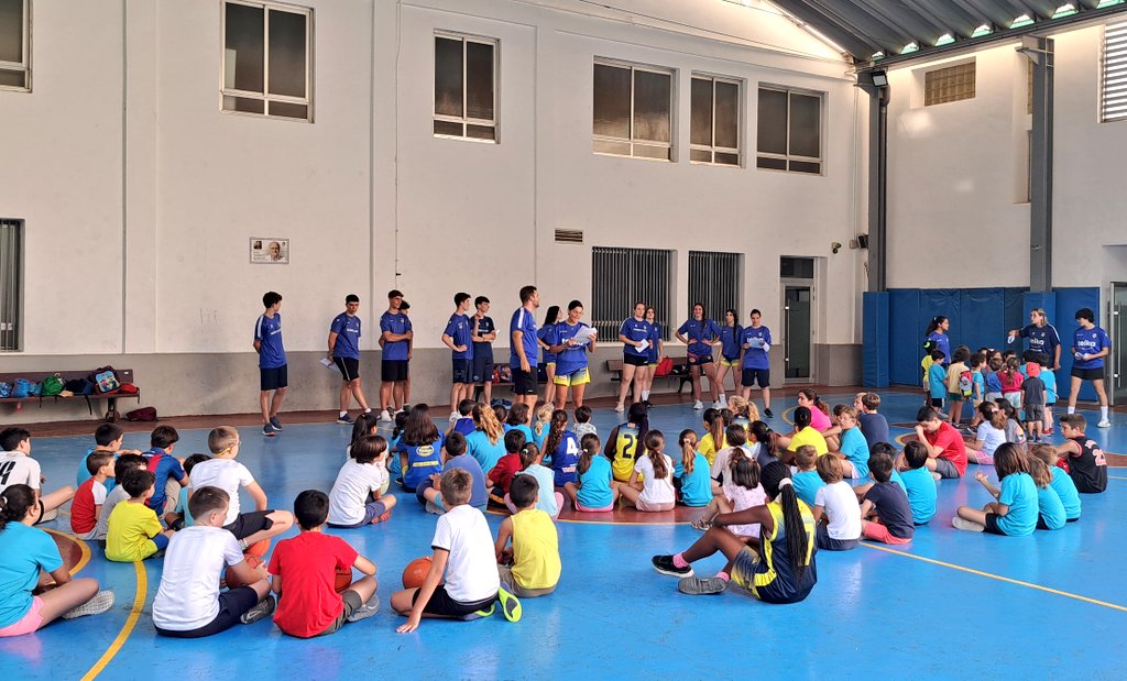 CBClaret's tweet photo. Ya hemos dejado atrás, el primer día del 2° turno del minicampus. Mañana más 😀  Aquí os dejamos algunas fotos 📷 #miniVerano #GoPickenClaret https://t.co/RlEbNItuH0