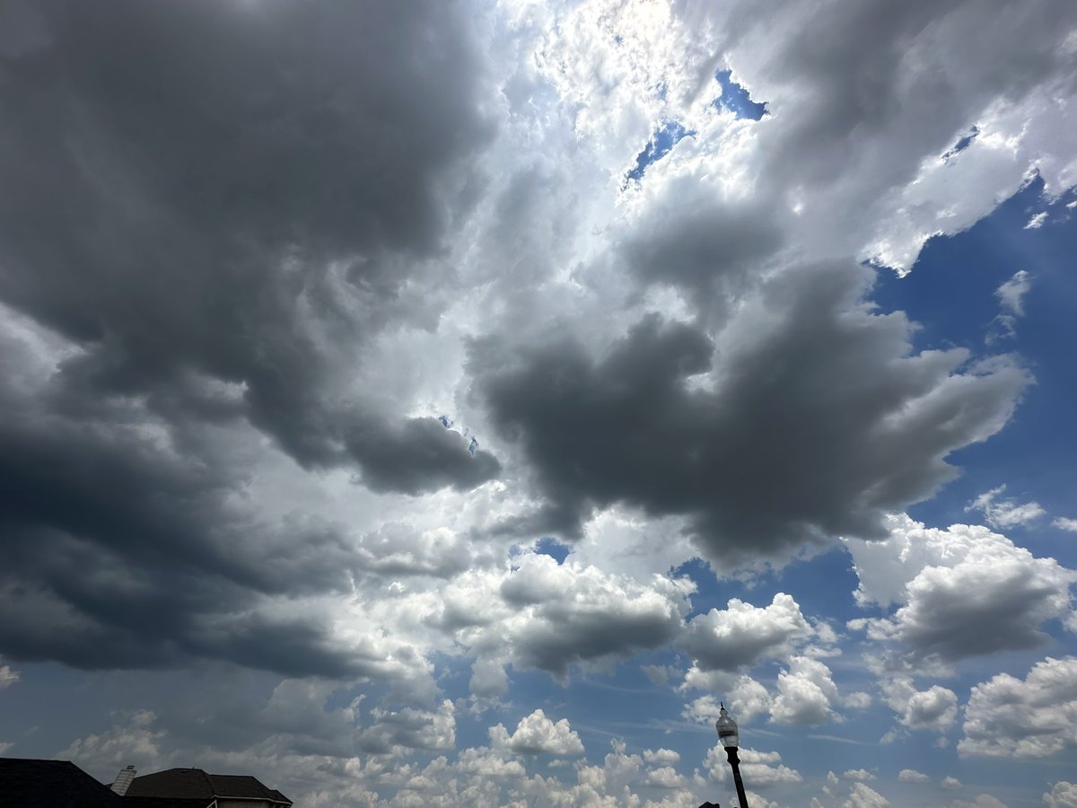 emttim's tweet photo. @NWSFortWorth 
Some rumblings in Sanger, TX. 
#wxtx #txwx https://t.co/9kaPVAdi1X