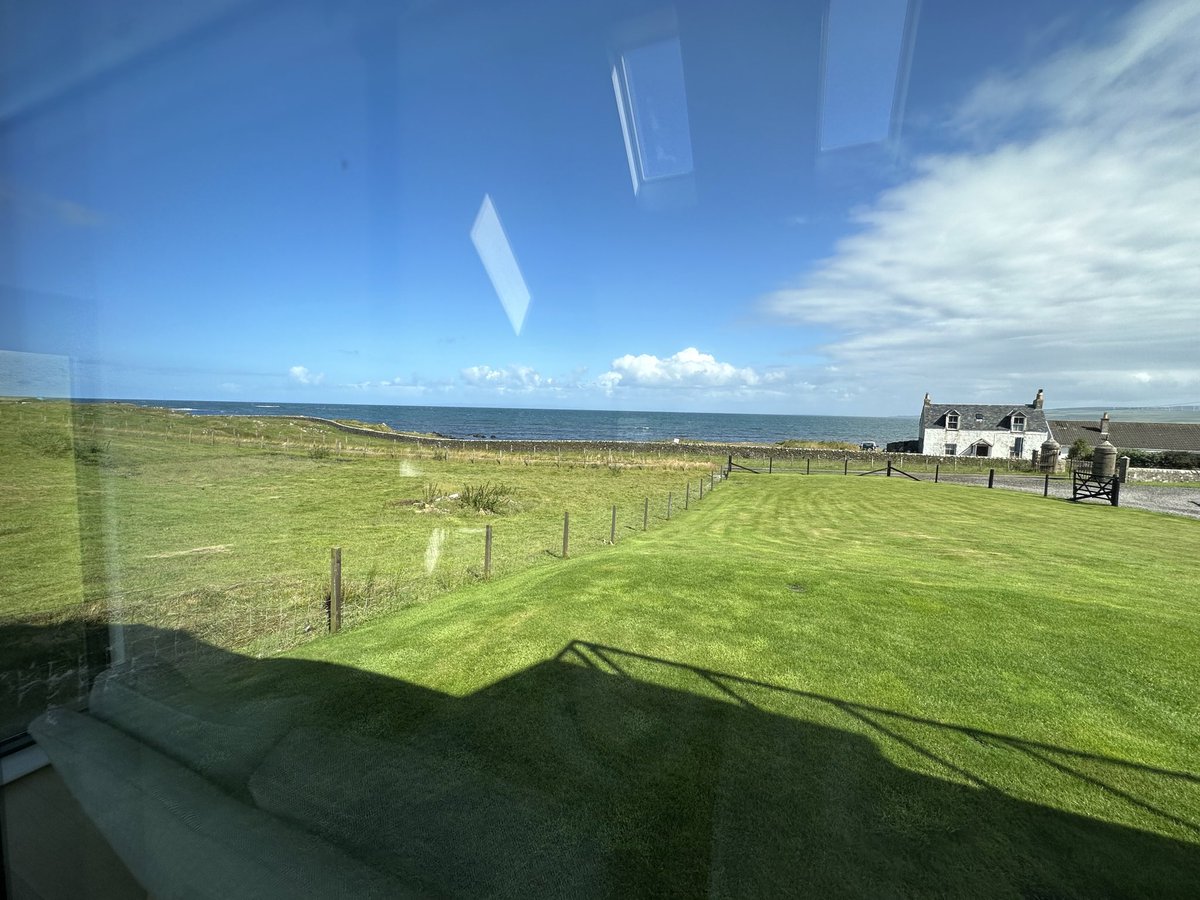 jwmbeveridge's tweet photo. @Lochlomonden Enjoying sunny Machrie , nae sign o’ Brian or Jim . https://t.co/DmTpN3wSG2