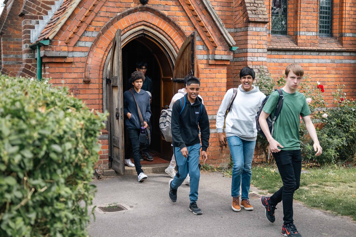 readingsch's tweet photo. We welcomed new and existing, soon-to-be Year 12 students today, during the first of their two Sixth Form Transition Days at Reading School.
#WeAreRedingensians #ReadingWay #ReadingSchoolCommunity #excellence #integrity #leadership #community #belonging https://t.co/yc9z3IzOMR