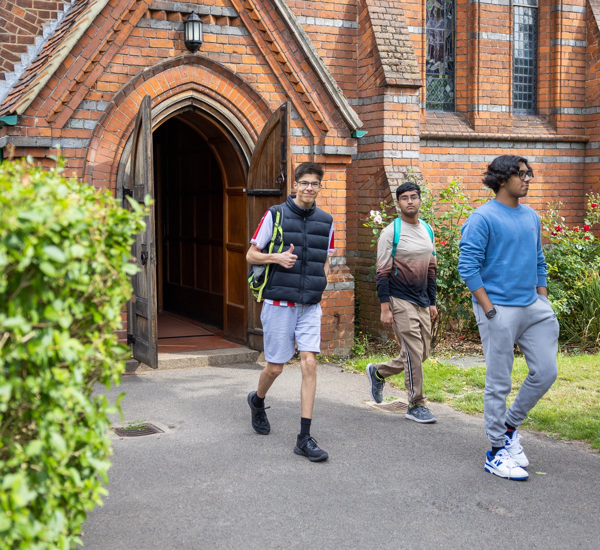 readingsch's tweet photo. We welcomed new and existing, soon-to-be Year 12 students today, during the first of their two Sixth Form Transition Days at Reading School.
#WeAreRedingensians #ReadingWay #ReadingSchoolCommunity #excellence #integrity #leadership #community #belonging https://t.co/yc9z3IzOMR