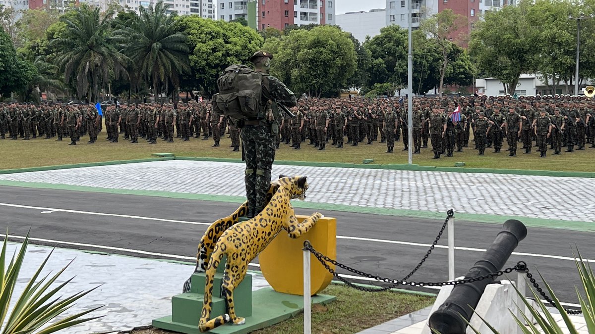 cma_exercito's tweet photo. #Coesão

🔰#CMA comemorou seus 60 dias sob a liderança do General Costa Neves como #Comandante Militar da #Amazônia com solenidade militar.

🔰Comandante reforça compromisso com #excelência e valoriza #conduta militar

 ➡️Saiba mais: https://t.co/W23JazDyRo https://t.co/aQjaNgCWmV