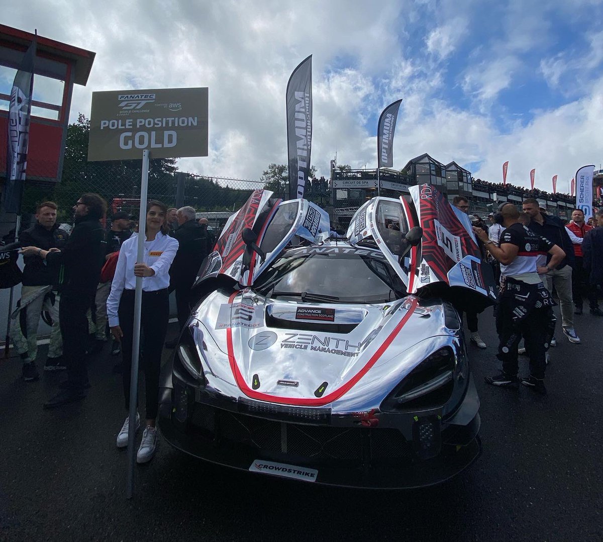 EsmeVines's tweet photo. WE WON THE @24HoursofSpa 🇧🇪🎢

Hats off to everyone in the team and to all back at base for making this happen! The Chrome Zebra is fast, very fast 🏆 https://t.co/Y15N9WV79I