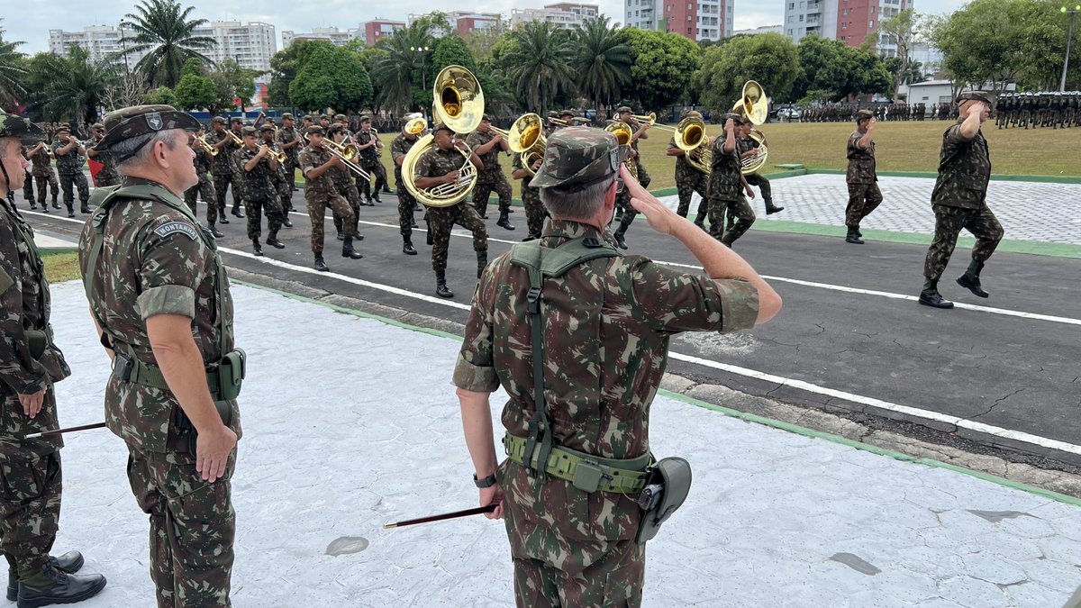 cma_exercito's tweet photo. #Coesão

🔰#CMA comemorou seus 60 dias sob a liderança do General Costa Neves como #Comandante Militar da #Amazônia com solenidade militar.

🔰Comandante reforça compromisso com #excelência e valoriza #conduta militar

 ➡️Saiba mais: https://t.co/W23JazDyRo https://t.co/aQjaNgCWmV