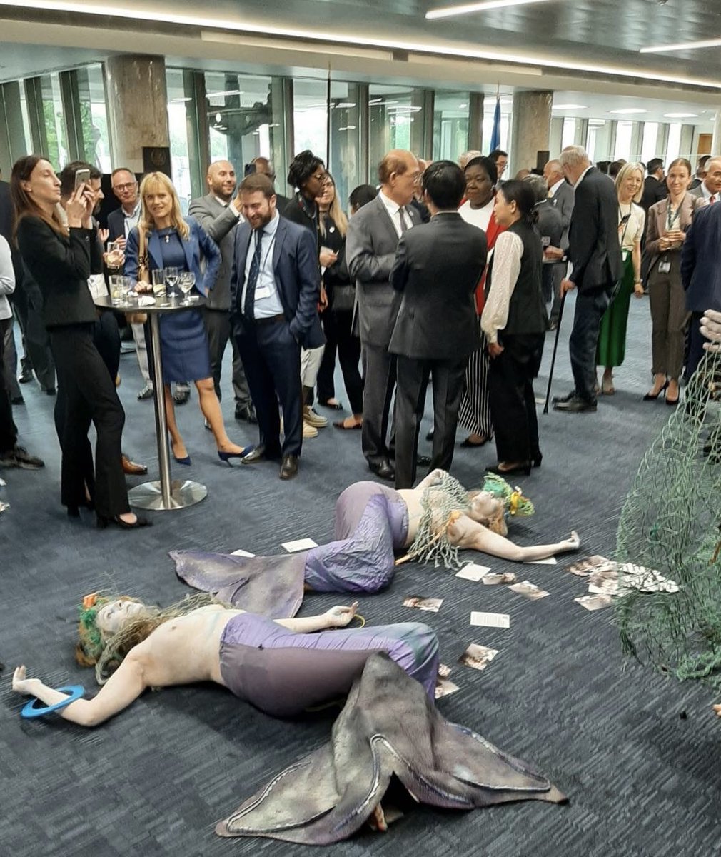 oceanrebellion's tweet photo. “Halve shipping pollution NOW!” shouts Poseidon! He’s at an @IMOHQ drinks reception for #MEPC80 delegates calling out obstructive member states like Russia, Argentina & Saudi. Just stop munching canapés & ACT NOW?! Shame on you #IMO!
#SortYourShipOut #ChangeShipping
#MEPC80 https://t.co/udrGFYn1b9