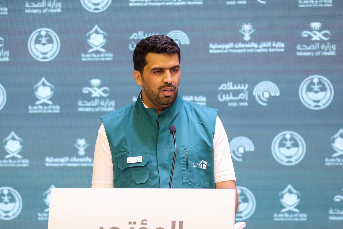 alzowayeed's tweet photo. شرف خدمة ضيوف الرحمن ليس كغيره، أحمد الله وأشكره أن منَّ علي بالمشاركة في حج هذا العام ضمن  فريق منظومة النقل والخدمات اللوجستية، ومتحدث رسمي لها. 

تضافرت جهودنا في المنظومة مع زملائي مدراء الاتصال المؤسسي عبر مركز إعلامي موحد وظهور مشترك، بإبراز الطاقات التي كانت تصل الليل بالنهار لخدمة حجاج بيت الله وتوفير خدمات نقل نوعية لهم، وتساهم في تيسير مناسكهم ولله الحمد.

كانت تجربة فريدة أعتز بها، تحمل عنوانًا بارزًا شعاره #خدمتكم_شرف