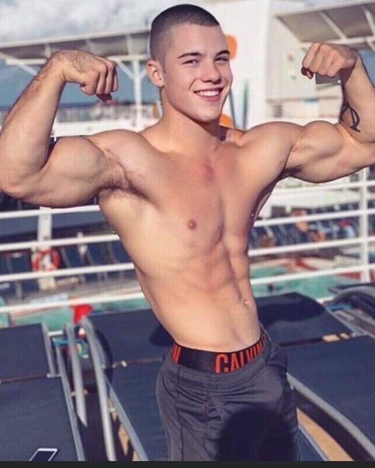 S_CamMaster's tweet photo. That’s the smile as I count my cash sent to me today, trouble is it’s not 3 figures yet so need to round it up !!!!
https://t.co/xcz60lt3Cy
#rounditup #doublebiceps #retweet #muscleteenmaster #smile #hunkymuscle #finsub #domination #paytime #GoodEvening #scamlads #musclegrowth https://t.co/t4jit4CcMj