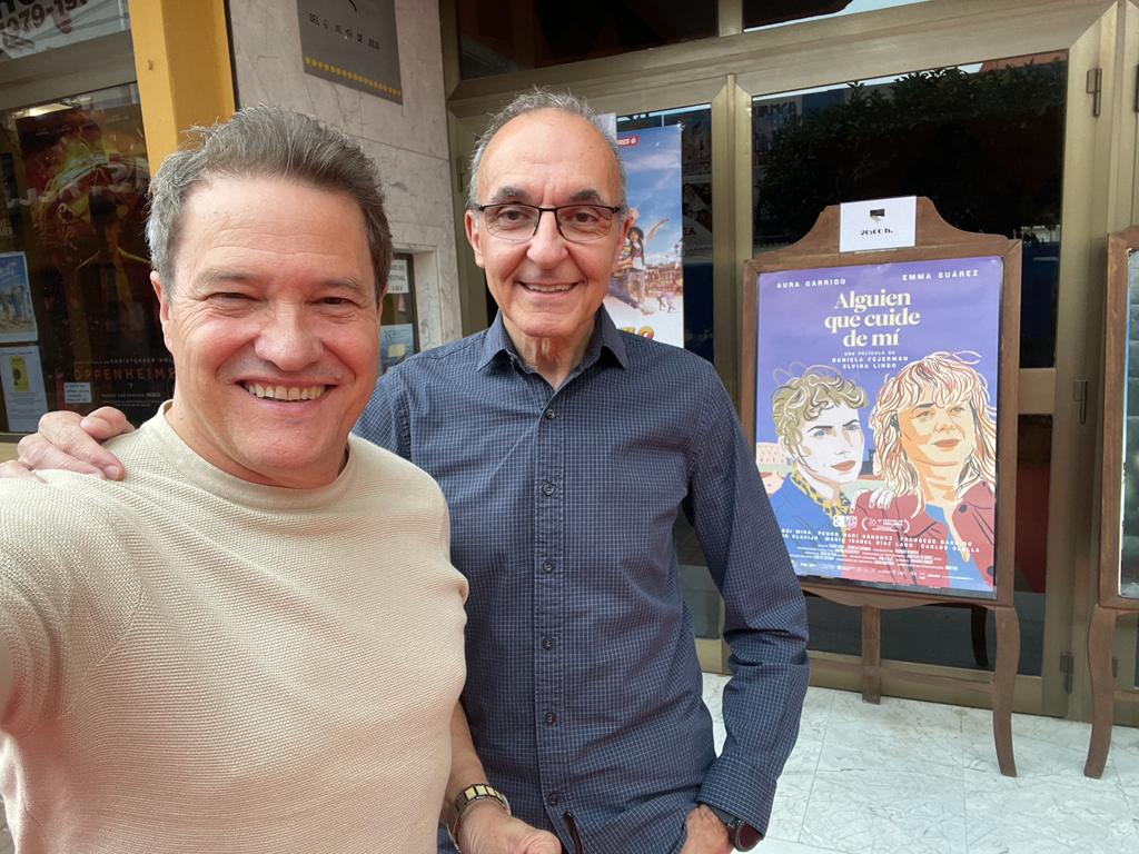 Gerardo Sánchez 🎬 (@gerardoquietman) on Twitter photo Aquí servidor con el gran <a href="/pemarisanchez/">Pedro Mari Sánchez</a> en en <a href="/Cinelalfas/">Festival de l'Alfàs</a> para coloquiar sobre #AlguienQueCuideDeMi.
<a href="/DanielaFejerman/">Daniela Fejerman</a>
@ElviraLindo Aquí servidor con el gran <a href="/pemarisanchez/">Pedro Mari Sánchez</a> en en <a href="/Cinelalfas/">Festival de l'Alfàs</a> para coloquiar sobre #AlguienQueCuideDeMi.
<a href="/DanielaFejerman/">Daniela Fejerman</a>
@ElviraLindo