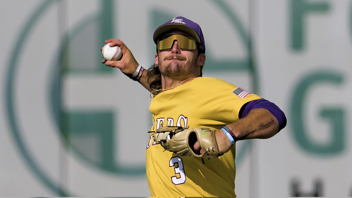 LSU Junior CF Dylan Crews today awarded the Gold Glove (ABCA)

 5th player in LSU program history

Zach Watson - 2018 &amp; 2019
Alex Bregman - 2015
Andrew Stevenson - 2015
Micah Gibbs - 2009

#LSU