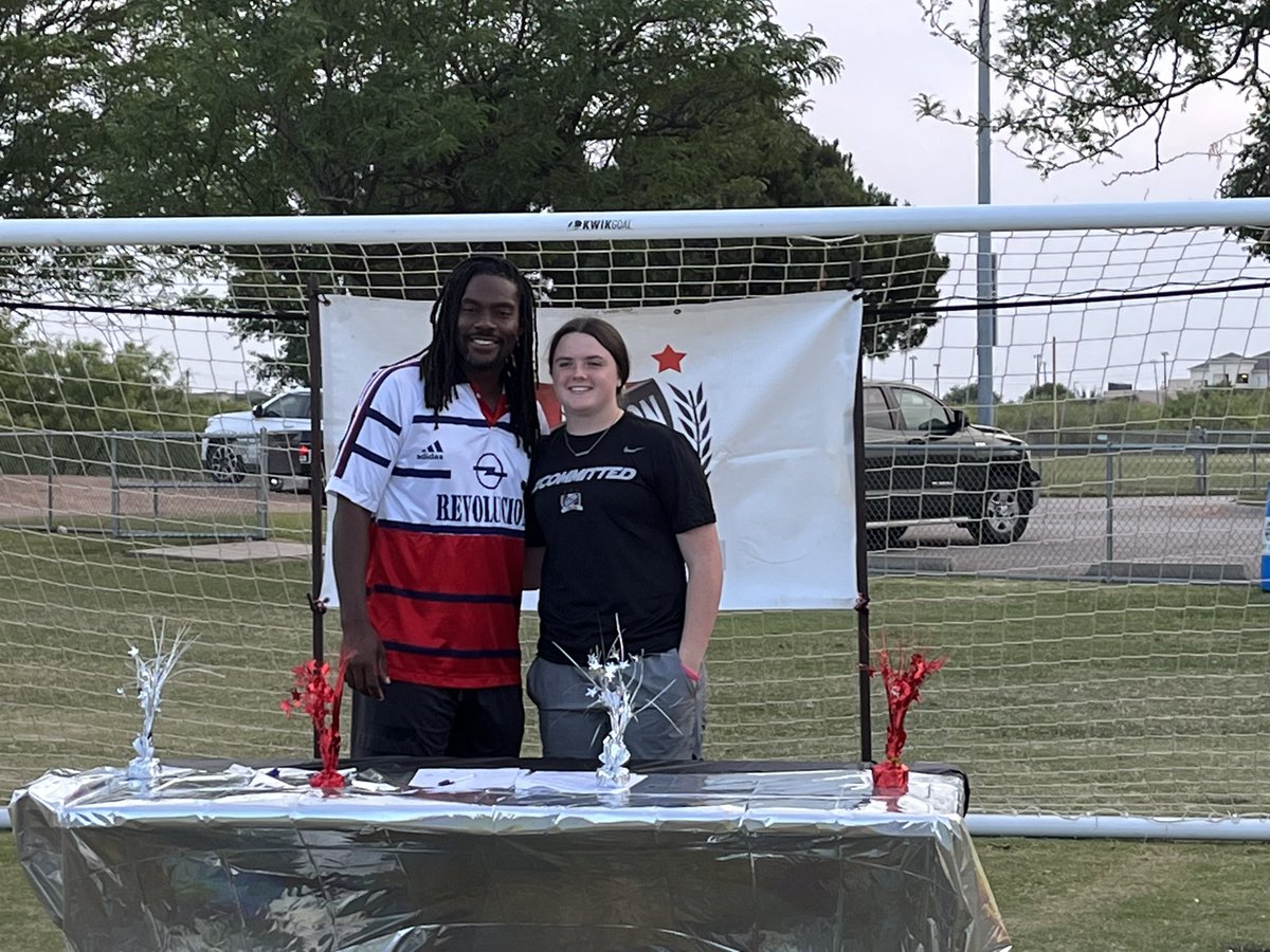 kenz_1400's tweet photo. Singing day = Favorite day🖤❤️🖤❤️
#committed #RevolutionFC https://t.co/Z8yRDDukJ2