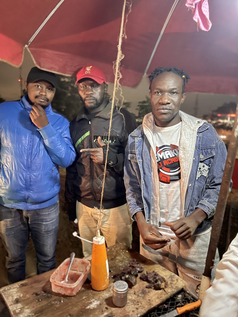 HomeboyzRadio's tweet photo. Omusanii @Demakufu anadai hio mutura inaslap kama ex wako😂😂 Chanua mbogi pale mtaani masaa ni ya kuskia poa🤩🔥Show ni #MtaaniHBR
#Mtaani2.0 https://t.co/sO37lNjKKL