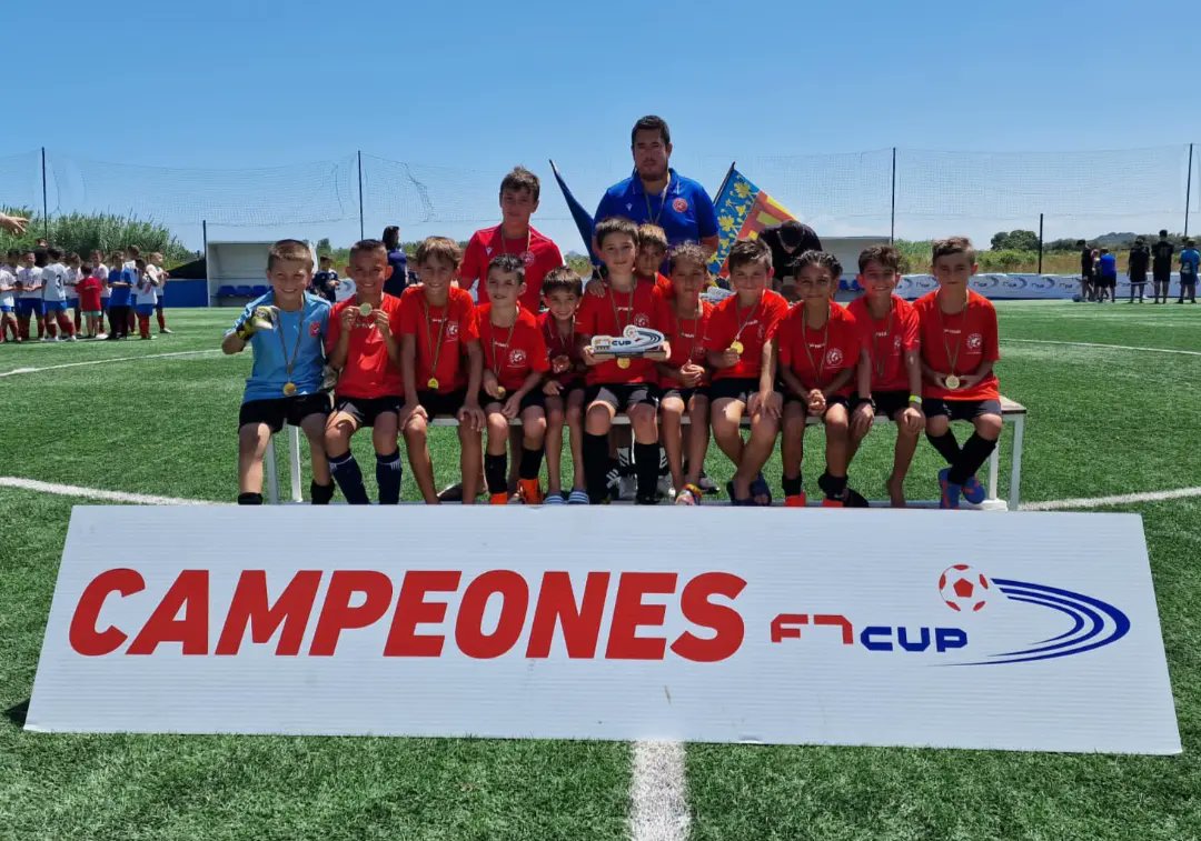 worldsoccervlc's tweet image. Muy orgullosos de nuestros resultados en el torneo Valencia F-7 Cup Summer donde fuimos  CAMPEONES con nuestro Prebenjamín (Fase Oro) y Alevín e Infantil (Fase Plata), nuestro Benjamín llegó a semifinales (Fase Oro) y nuestro Cadete quedó subcampeón (Fase Oro)👏😃🏆

#AWSV 🔴⚫