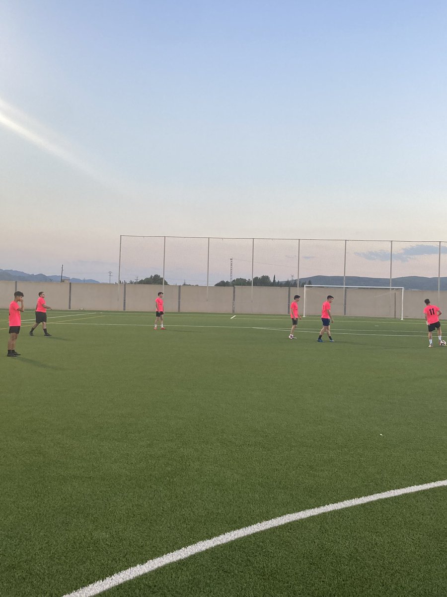 TriskisFC's tweet photo. ARRANCA EL PARTIDO https://t.co/BLULTPNpX5
