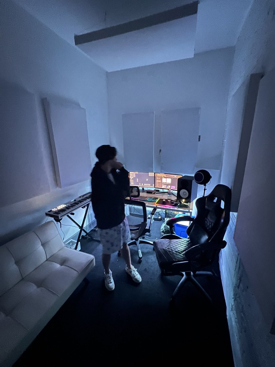 42 CLOUDZ tweet media