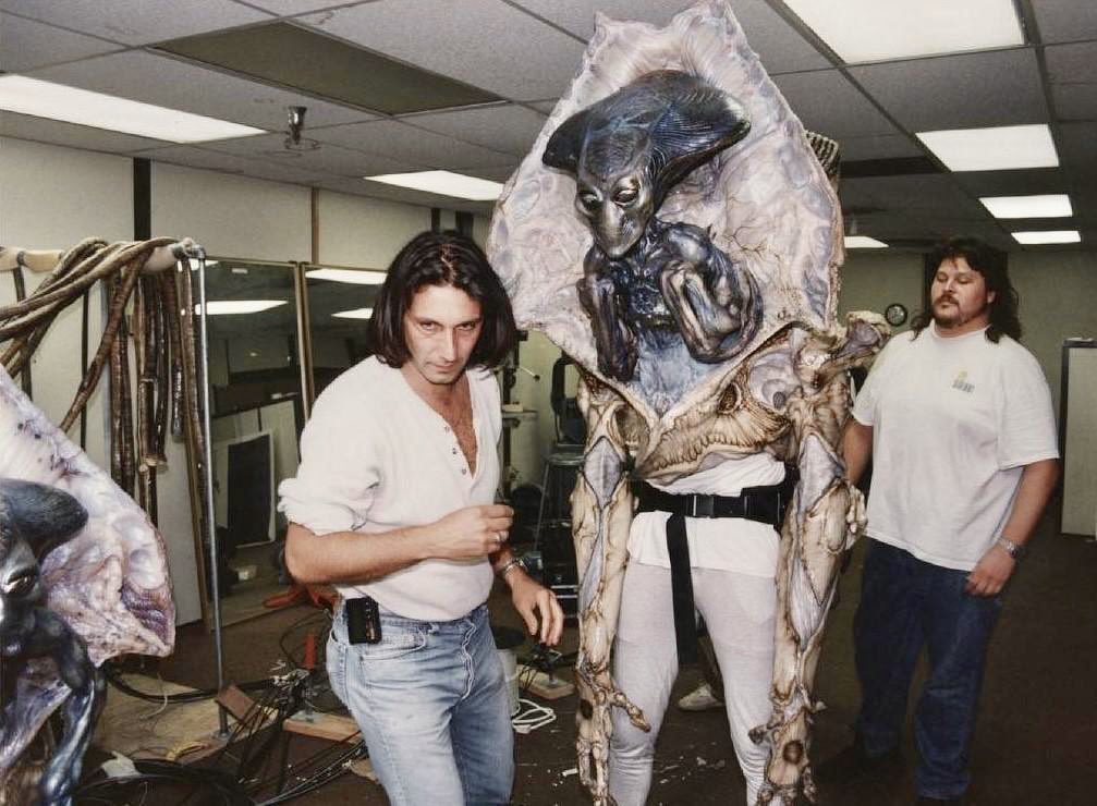 HumanoidHistory's tweet photo. Behind the scenes of INDEPENDENCE DAY, released on this day in 1996. https://t.co/bH1qpNh40A
