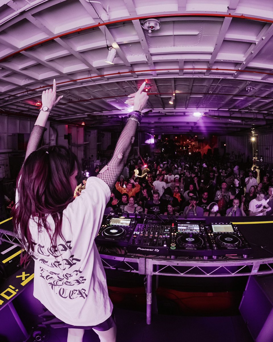 VILLASOUNDS's tweet photo. RATTLESHIP 😭 truly such a mind blowing, humbling experience to play a set on a true piece of US history over independence day weekend 🚢🇺🇸🤎💛 

thank u thank u @TeamBandL for this incredible night 🫶🏻 https://t.co/b58FwPlwpD