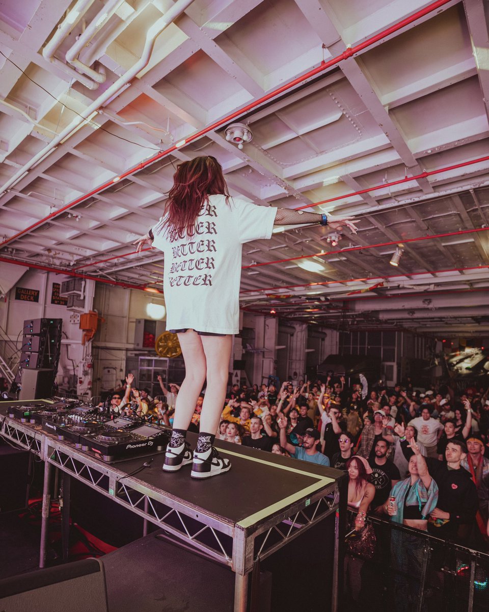 VILLASOUNDS's tweet photo. RATTLESHIP 😭 truly such a mind blowing, humbling experience to play a set on a true piece of US history over independence day weekend 🚢🇺🇸🤎💛 

thank u thank u @TeamBandL for this incredible night 🫶🏻 https://t.co/b58FwPlwpD