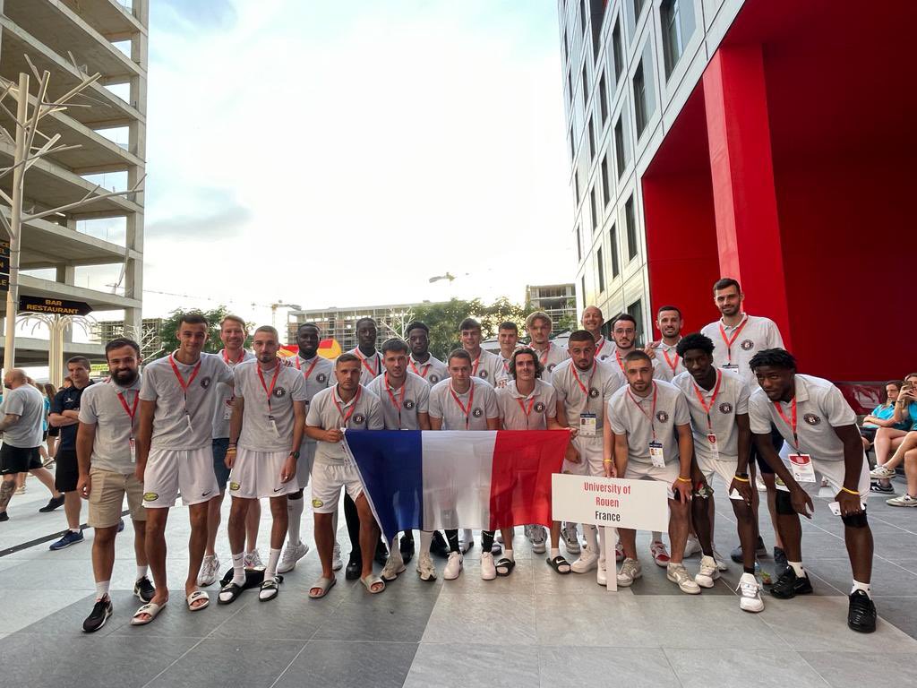 Fin d’une belle semaine où j’ai eu la chance d’arbitrer les championnats d’Europe universitaire de football en Albanie, à Tirana.

Très fier d’avoir pu représenter l’<a href="/univrouen/">Université de Rouen Normandie</a> durant cette compétition !