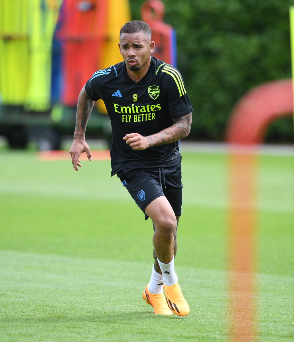 gabrieljesus9's tweet photo. One of the best places…
Preseason ⚽️😅 https://t.co/3bZzIVLZFD