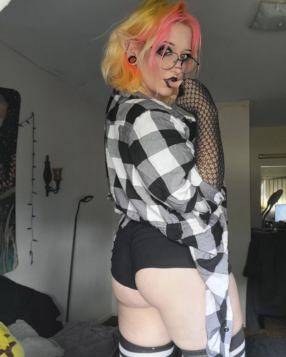 dirtydawn666's tweet photo. Need a lil bit of a punk fae hehe 
Big titty babe waiting for you to cum and play

♡F dirtydawn666 https://t.co/qbBafIjKWw