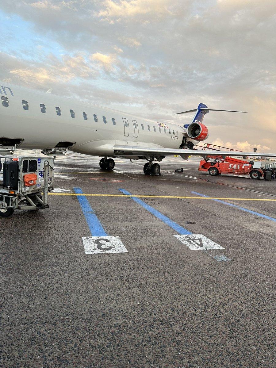 Benjamaster2k's tweet photo. Think I hit the top, this flight just came to pick me up https://t.co/NuojDoleDm