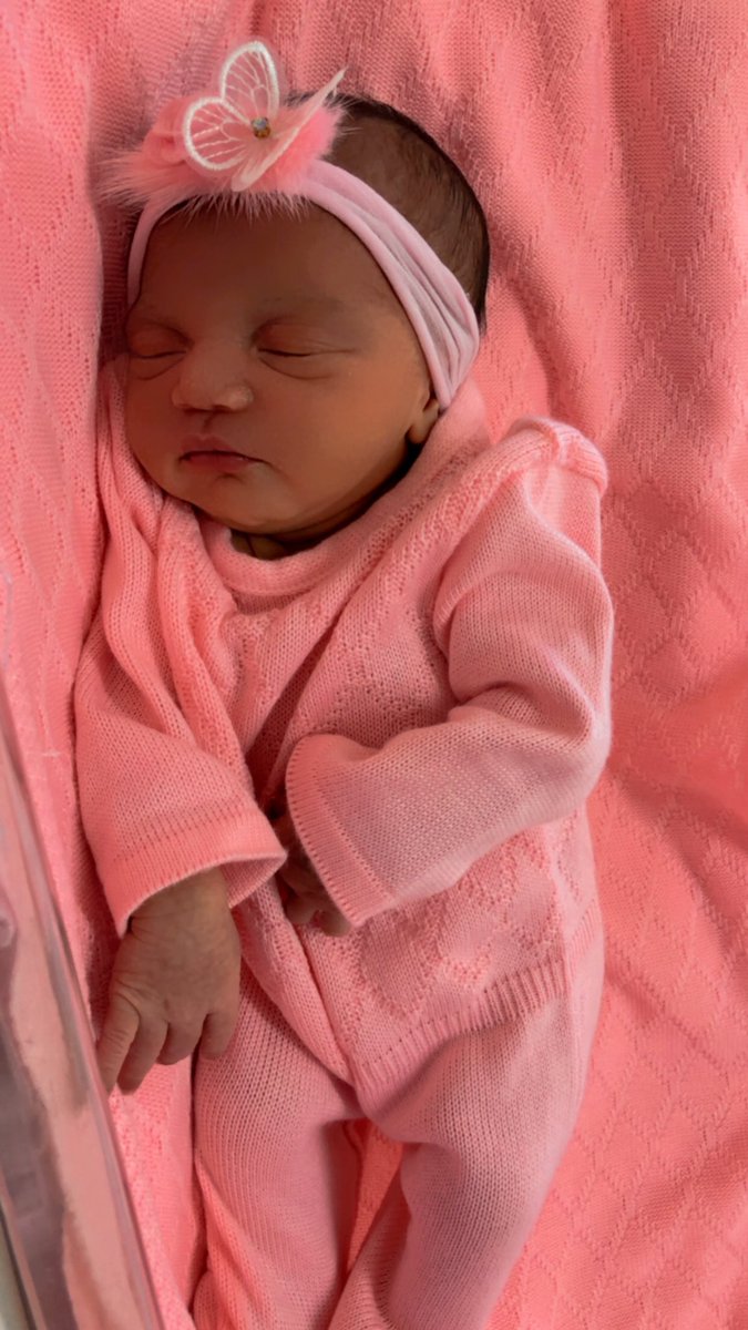 pretinhaday01's tweet photo. Por esta filha orava eu, e o Senhor ouviu a minha oração.💕
                                        1 Samuel 1;27 https://t.co/ObXjHKC1wl