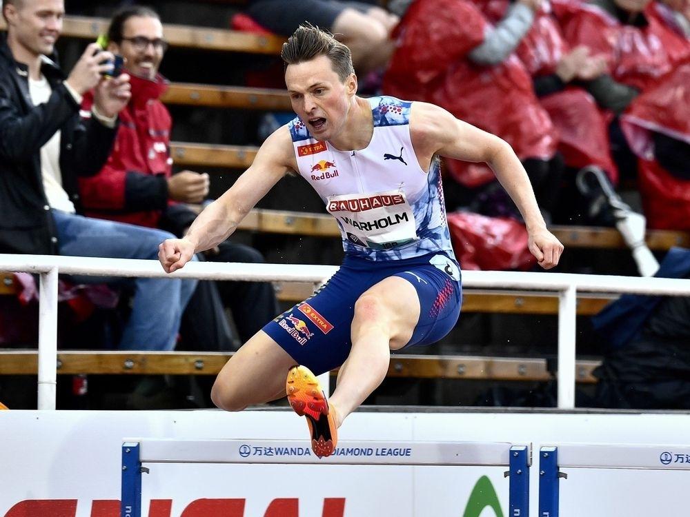 Olympic champion Karsten Warholm won his 400-meter hurdles race on Sunday and then turned to join in the crowd booing environmental protesters who disrupted the Diamond League event near the finish. https://t.co/AUKIoxYXKR https://t.co/Tzjdj6vkSC