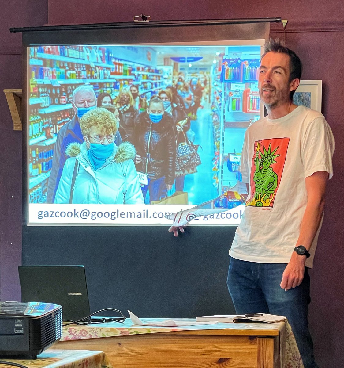 studant47's tweet photo. Cheers ⁦@gazcook⁩ for informative and comprehensive briefing re the 48hr photo project 👌🏼📸 #Preston #lancsphotofest ⁦@LarderLancs⁩ ⁦@BIDPreston⁩ ⁦@brew_time_⁩ ⁦@EnjoyTheShowUK⁩ ⁦@blogpreston⁩ ⁦
⁦@Gillylancs⁩ ⁦@PrestonsVoice⁩ https://t.co/fQNZPRcnOh