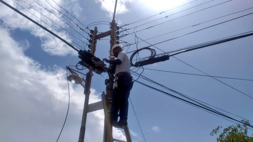 salaprensaCantv's tweet photo. #3Jul Entre los meses de mayo y junio, Cantv en Anzoátegui restableció los servicios de telecomunicaciones a más de 7.000 suscriptores residenciales, comercios, instituciones públicas y privadas.

Sigue ⤵️ https://t.co/OUL8OFhWFE