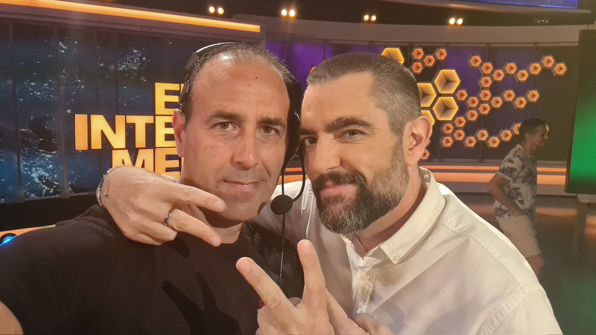 oscar_rubiomac's tweet photo. Al final, sí... #mequedo 😏

#regidor #elintermedio #platófresquito #bonustrack #threemoreweeks #yeah #stagemanager #sequeda #comeon #nonstop https://t.co/YB1C7izD9B
