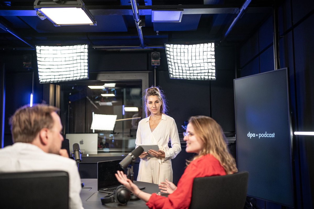 „Eine zeitgemäß ausgestattete Begegnungs- und Arbeitsfläche für den Journalismus des 21. Jahrhunderts“: Die <a href="/dpa/">dpa</a> hat einen neuen Newsroom.
innovation.dpa.com/2023/07/03/bey…