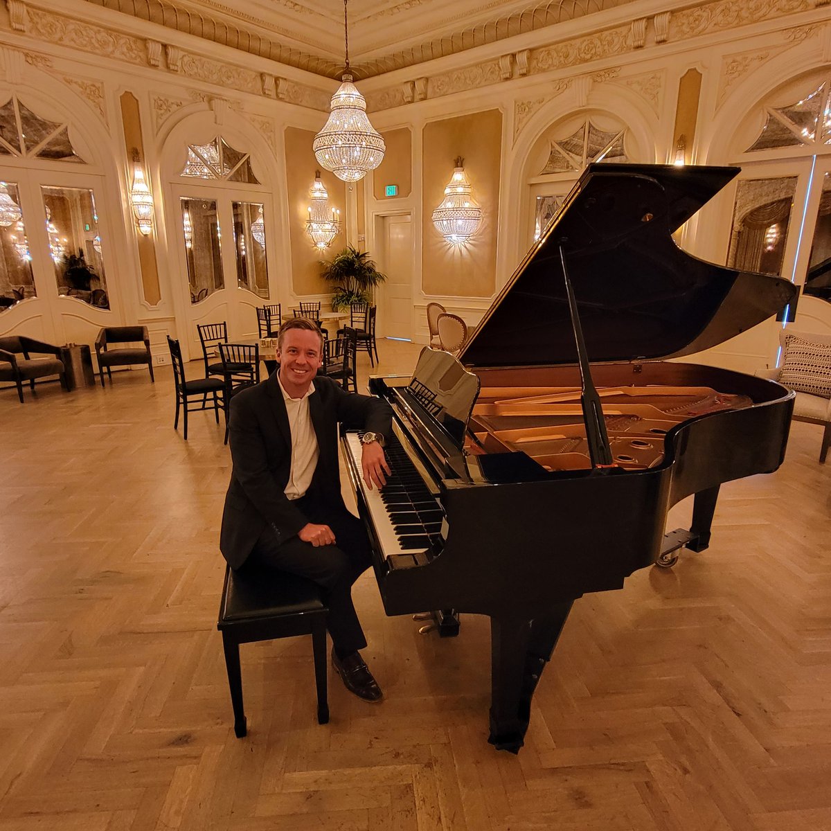 RicKitt1990's tweet photo. Great time last weekend performing at the @TheCloisteratSI #rickykeys #pianist #youtubeartist https://t.co/zlkVDcx8zo