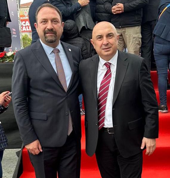 Bugün ‘Parti Örgütü ve Örgütlenmeden Sorumlu Genel Başkan Başdanışmanı’ olarak görevlendirilen, geçtiğimiz 5 yıl boyunca Grup Başkan vekili olarak partimize hizmet etmiş çok değerli ağabeyim Sayın Engin Özkoç’u yeni görevi için kutluyor ve başarılar diliyorum.