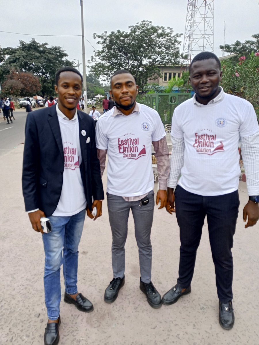 Juniorngoykab's tweet photo. Honoré par la présence du pasteur des immatures @hermann, nous avons organisé ensemble avec @sharka_la une caravane en guise de sensibilisation pour notre festival #Unikinsolution prévu ce  07 et 08/juillet. Prenez bien rendez-vous. @OfficielToko @TshimsMarvel @Tychique_Tshizo https://t.co/vqQ2iSIBKL