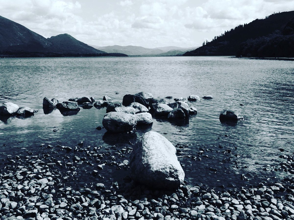LakelandCamera's tweet photo. Bassenthwaite Lake today. After a relatively dry and hot June, the water level is lower, revealing rocks on the shore. https://t.co/zAqYeaDsUA
